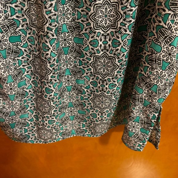 DANA Buchman Black and Green V-Neck Blouse sz M - Picture 13 of 13